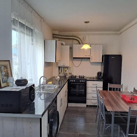 Appartamento Cozy Nest Sinnicoara Esterno foto